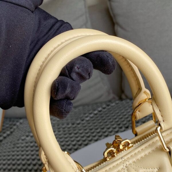 Replica-Louis-Vuitton-Alma-BB-Bag-Banana-Yellow-LV-M59821-9.jpg Replica-Louis-Vuitton-Alma-BB-Bag-Banana-Yellow-LV-M59821-9.jpg