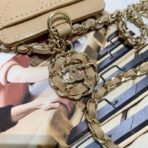 chanel-19-in-the-fall-of-the-new-camellias-work-the-cards-the-card-pack-86068-5.jpg