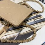 chanel-19-in-the-fall-of-the-new-camellias-work-the-cards-the-card-pack-86068-6.jpg
