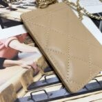 chanel-19-in-the-fall-of-the-new-camellias-work-the-cards-the-card-pack-86068-7.jpg
