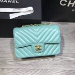 chanel-chevron-lambskin-20cm-classic-flap-bag-1116.jpg