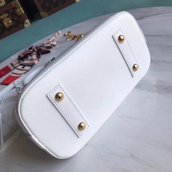 m52885-5.jpg m52885-5.jpg