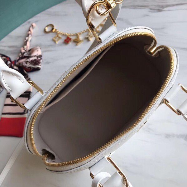 m52885-7.jpg m52885-7.jpg