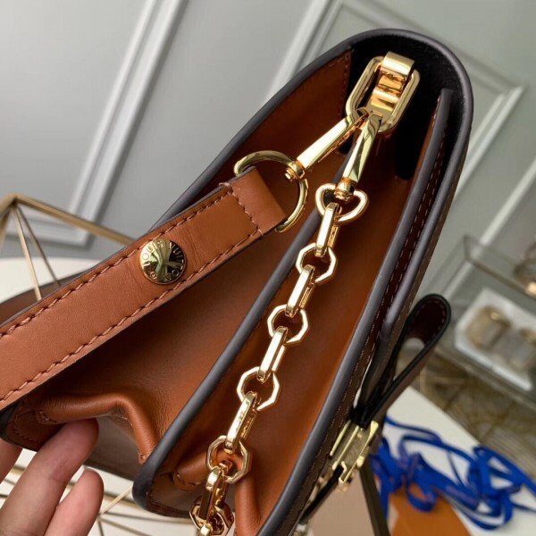 m53868-6.jpg m53868-6.jpg