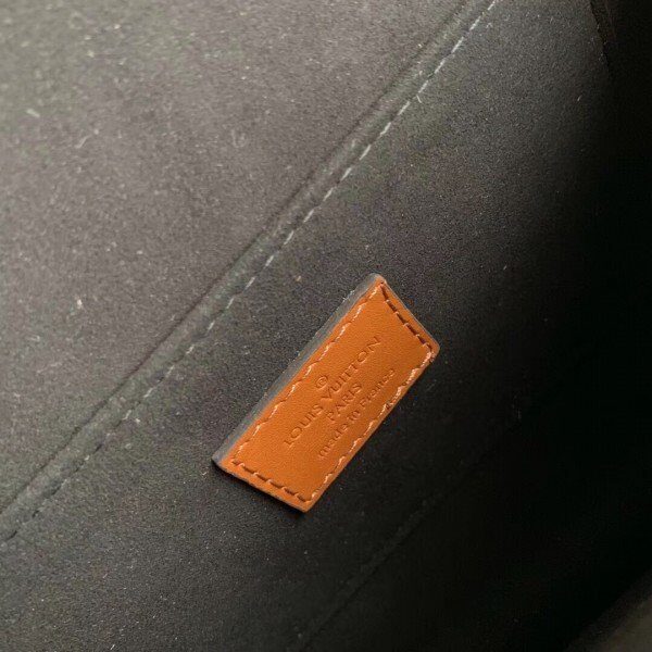 m53868-7.jpg m53868-7.jpg