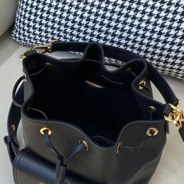 m57687-8.jpg m57687-8.jpg