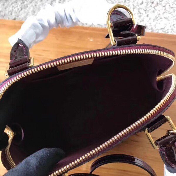 m91678-4.jpg m91678-4.jpg