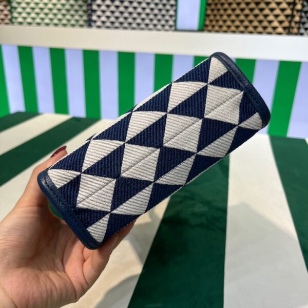 6532515a13155.jpg 6532515a13155.jpg