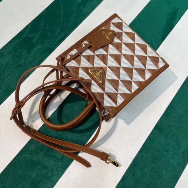 653251838e335.jpg 653251838e335.jpg