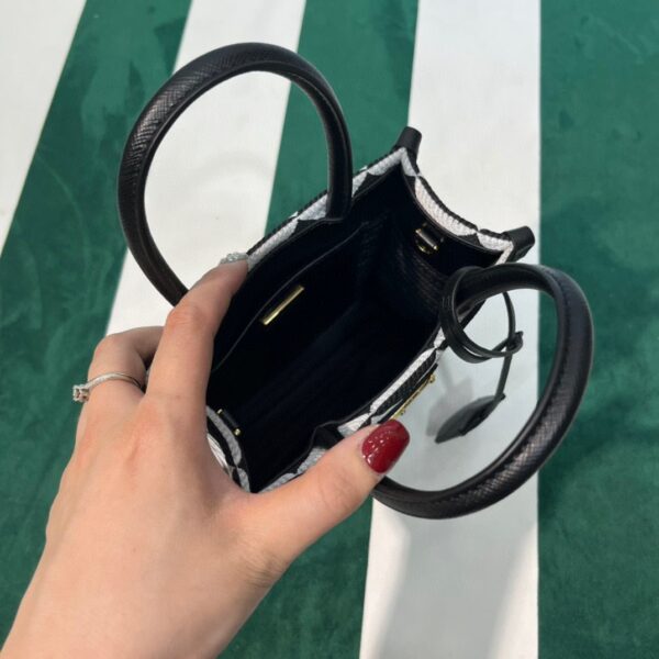 6532518f9b975.jpg 6532518f9b975.jpg