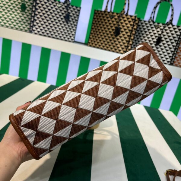 6532519b59003.jpg 6532519b59003.jpg