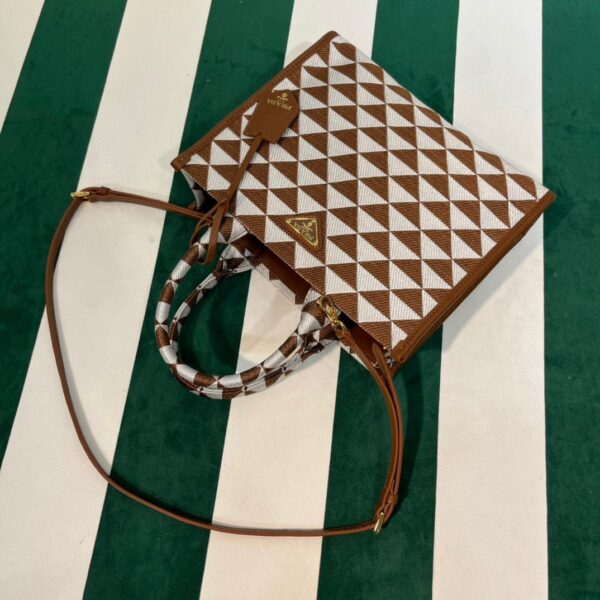 6532519ea584a.jpg 6532519ea584a.jpg