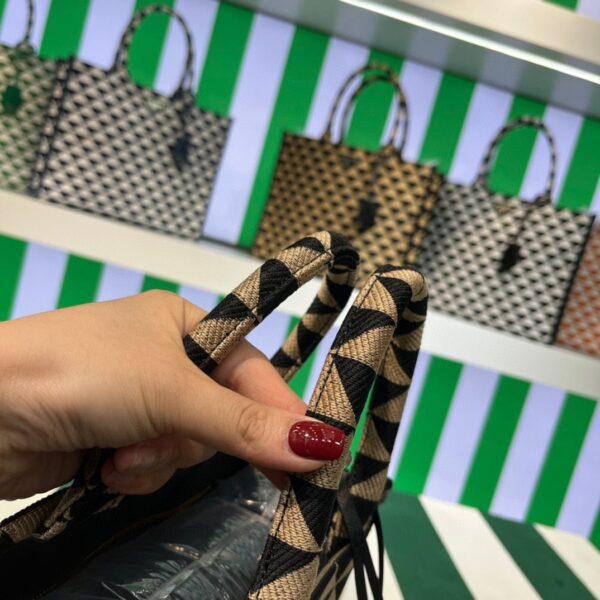 653251a375c60.jpg 653251a375c60.jpg