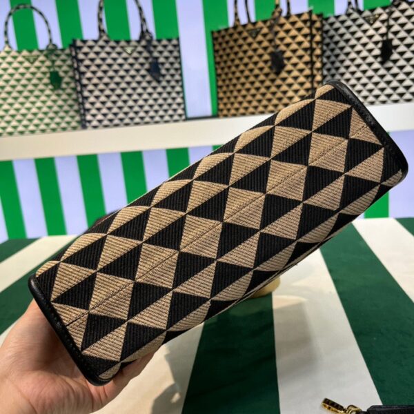 653251a577a0e.jpg 653251a577a0e.jpg