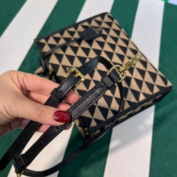 653251a7acf9c.jpg 653251a7acf9c.jpg