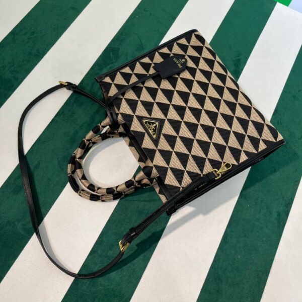 653251a8b1982.jpg 653251a8b1982.jpg