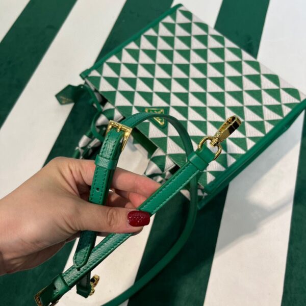 653251cc6c45f.jpg 653251cc6c45f.jpg