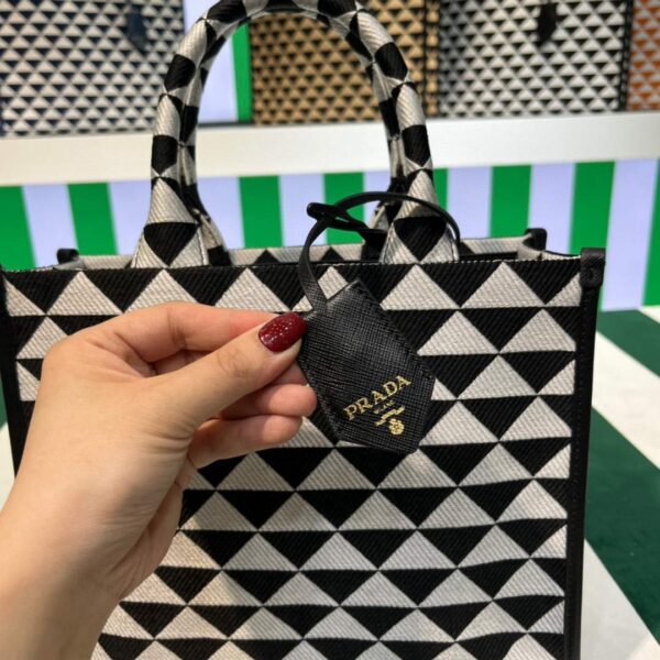 653251d3e18ed.jpg 653251d3e18ed.jpg