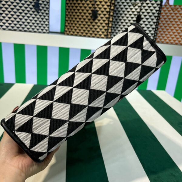 653251d6110d6.jpg 653251d6110d6.jpg