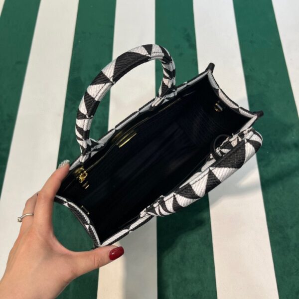 653251d70f72f.jpg 653251d70f72f.jpg