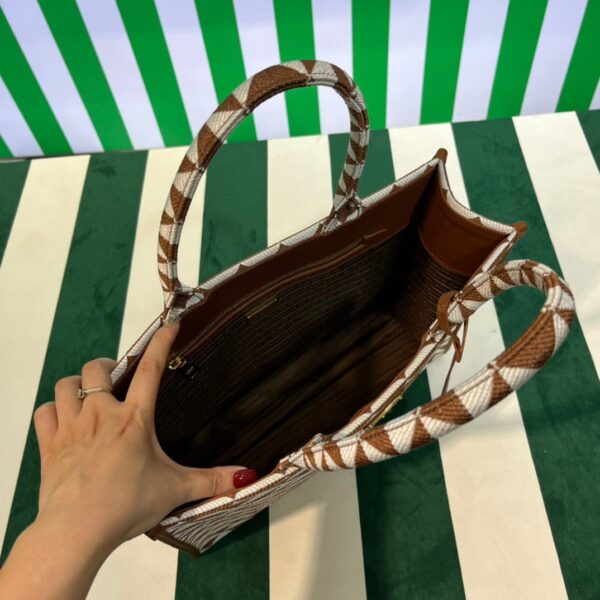 653251fc7476f.jpg 653251fc7476f.jpg