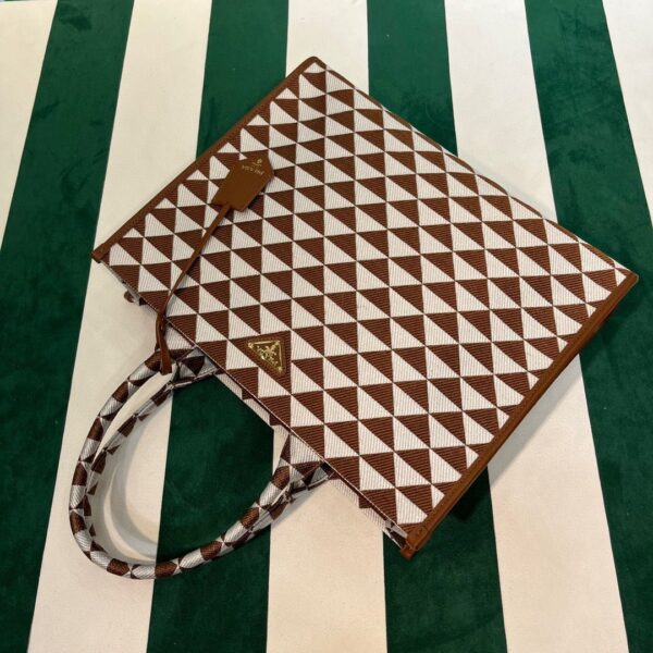 653251fedc41d.jpg 653251fedc41d.jpg