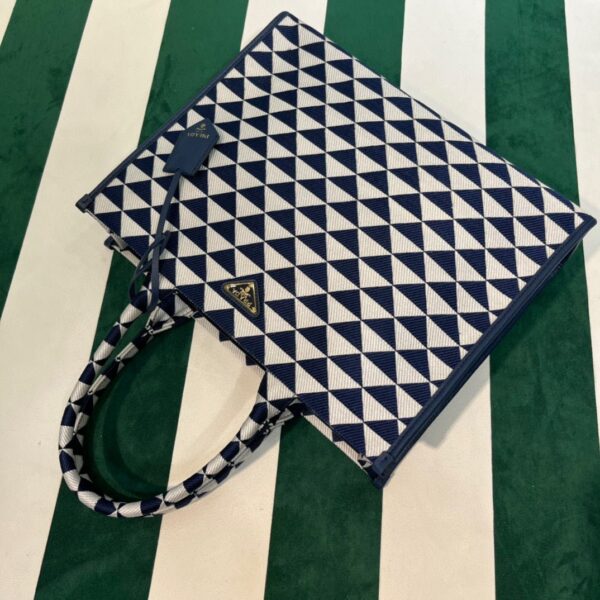 6532520a24ae9.jpg 6532520a24ae9.jpg