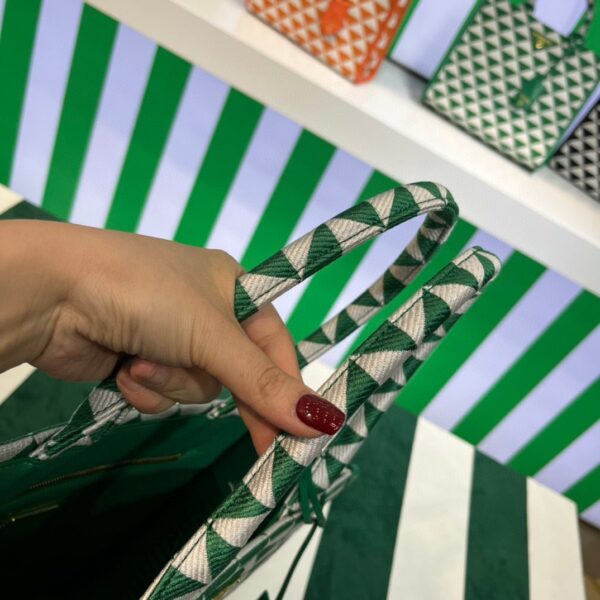 6532532f4dcc9.jpg 6532532f4dcc9.jpg